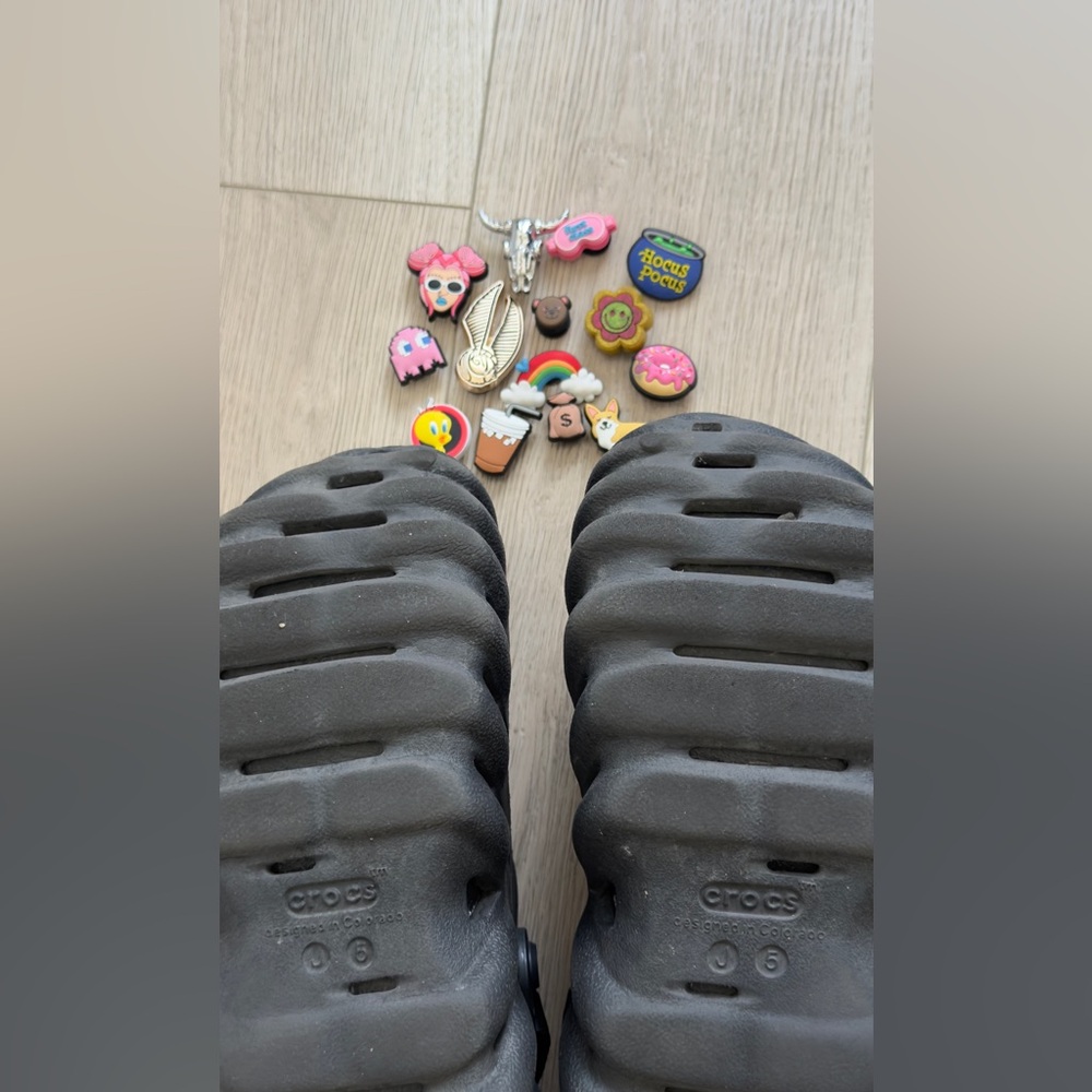 CROCS Echo Black with Jibbitz - Picture 2 of 2